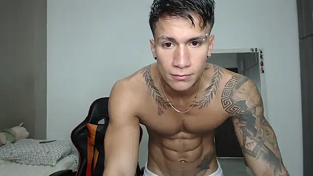 Snapshot of pettergrey1 chatting on 02/21/26, 01:23 pettergrey1 online show from 02/21/26, 01:23