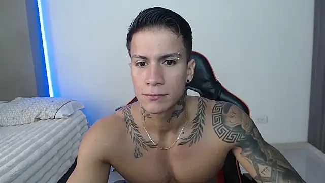 Snapshot of pettergrey1 chatting on 03/22/26, 01:58 pettergrey1 online show from 03/22/26, 01:58