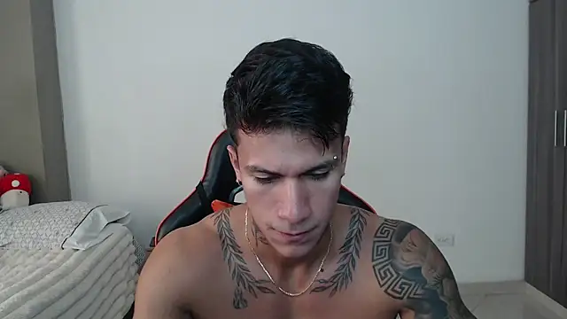 Snapshot of pettergrey1 chatting on 03/25/26, 12:11 pettergrey1 online show from 03/25/26, 12:11