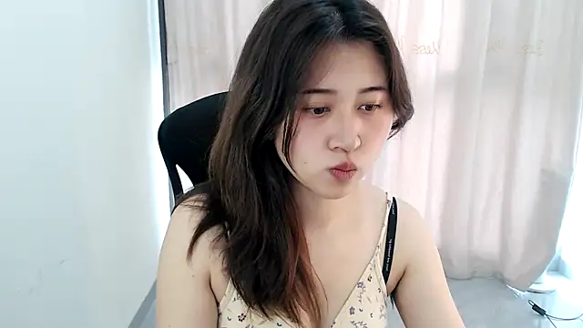 Snapshot of Liliya-77 chatting on 04/16/26, 06:36 Liliya-77 online show from 04/16/26, 06:36