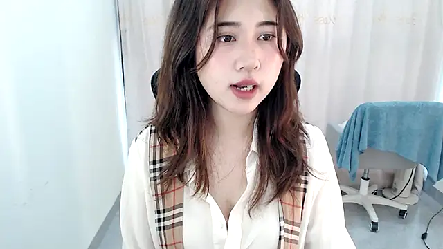 Snapshot of Liliya-77 chatting on 04/17/26, 06:38 Liliya-77 online show from 04/17/26, 06:38