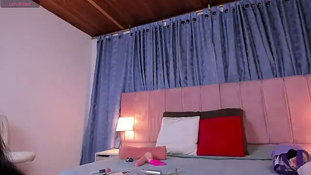 x milu online show from 02/08/25, 04:04