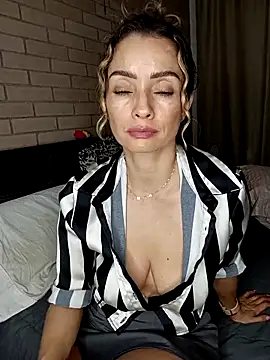 Snapshot of Loly_Horny chatting on 05/07/26, 01:44 Loly Horny online show from 05/07/26, 01:44