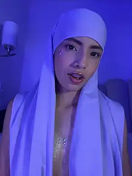 Snapshot of jhalila chatting on 11/23/25, 01:05 jhalila online show from 11/23/25, 01:05