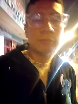 Snapshot of PequeArely chatting on 12/20/24, 03:58 PequeArely online show from 12/20/24, 03:58