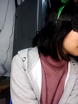 Snapshot of PequeArely chatting on 12/20/24, 07:01 PequeArely online show from 12/20/24, 07:01