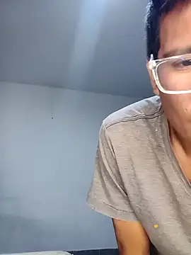 Snapshot of PequeArely chatting on 01/11/25, 06:45 PequeArely online show from 01/11/25, 06:45