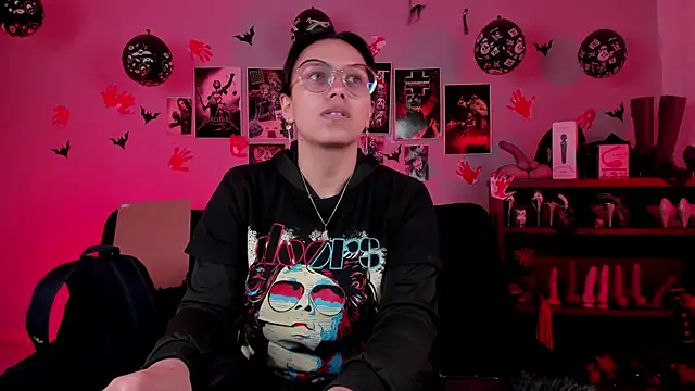 Snapshot of lilith-deveraux chatting on 11/19/25, 02:39 lilith-deveraux online show from 11/19/25, 02:39