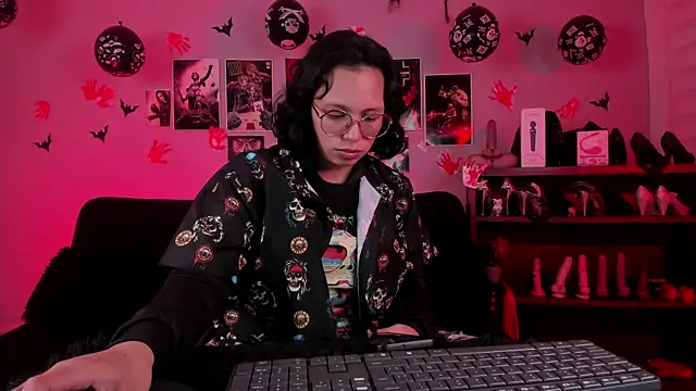 Snapshot of lilith-deveraux chatting on 11/24/25, 03:28 lilith-deveraux online show from 11/24/25, 03:28