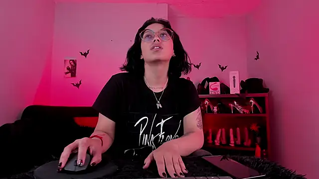 Snapshot of lilith-deveraux chatting on 11/27/25, 01:13 lilith-deveraux online show from 11/27/25, 01:13