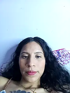 Snapshot of Karii-R chatting on 12/15/24, 03:45 Karii-R online show from 12/15/24, 03:45
