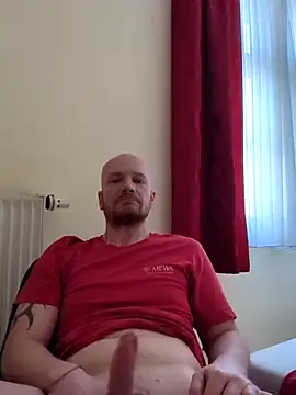 Snapshot of ChV83 chatting on 02/10/25, 03:32 ChV83 online show from 02/10/25, 03:32