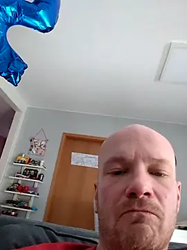 Snapshot of ChV83 chatting on 02/19/25, 12:22 ChV83 online show from 02/19/25, 12:22