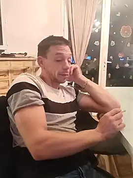 Snapshot of mika11100 chatting on 12/28/24, 04:30 mika11100 online show from 12/28/24, 04:30