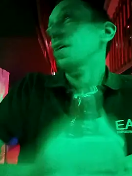 Snapshot of mika11100 chatting on 10/16/25, 11:39 mika11100 online show from 10/16/25, 11:39