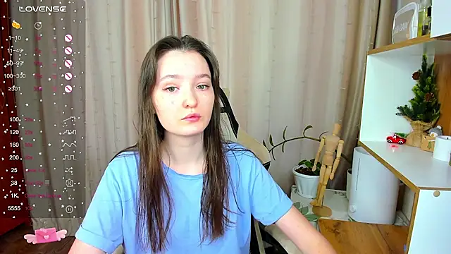 Snapshot of Fairyy_Moon chatting on 01/15/25, 09:45 Fairyy Moon online show from 01/15/25, 09:45