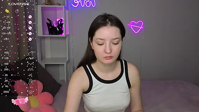 Snapshot of Fairyy_Moon chatting on 10/13/25, 12:32 Fairyy Moon online show from 10/13/25, 12:32