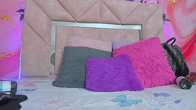 Taylor  cooper online show from 11/29/25, 06:33