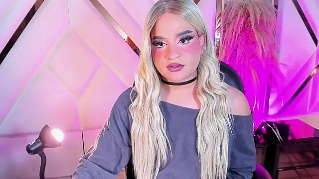 Snapshot of Elody_Preysler69 chatting on 02/25/26, 04:00 Elody Preysler69 online show from 02/25/26, 04:00