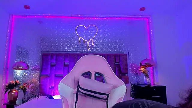 KylieVictoria online show from 11/30/25, 04:16