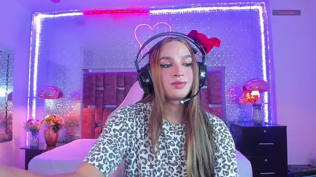 KylieVictoria online show from 12/03/25, 04:09