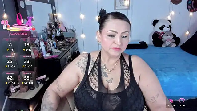 Ivonnee   online show from 11/08/25, 03:39