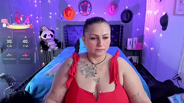 Ivonnee   online show from 12/04/25, 04:00