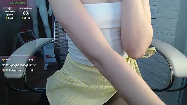 Snapshot of BB_Web chatting on 12/04/25, 03:49 BB Web online show from 12/04/25, 03:49