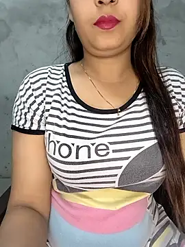 Shanaya Hotty online show from 03/12/25, 11:42