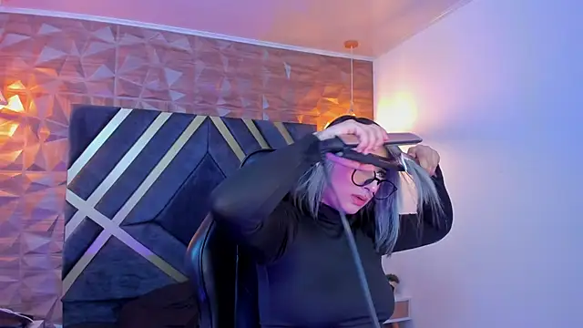 Alahia Dangelo online show from 10/18/25, 11:55