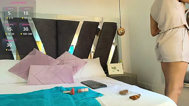 Milkdulce1 online show from 09/11/25, 12:49