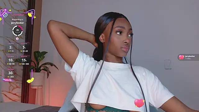 Snapshot of ahvi_ebony chatting on 06/10/26, 02:05 ahvi ebony online show from 06/10/26, 02:05