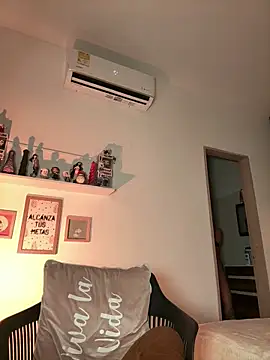 Pink Jazmin online show from 06/12/26, 01:15