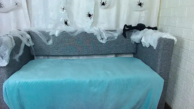 bellaa love  online show from 10/07/25, 12:30