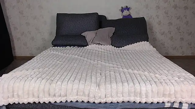 bellaa love  online show from 06/10/26, 12:00