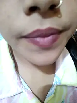 Snapshot of Anki-doll chatting on 03/11/25, 12:39 Anki-doll online show from 03/11/25, 12:39