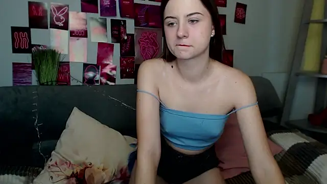 Snapshot of MilanaRoza chatting on 10/03/25, 04:53 MilanaRoza online show from 10/03/25, 04:53