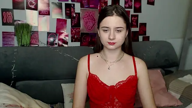 Snapshot of MilanaRoza chatting on 10/04/25, 04:49 MilanaRoza online show from 10/04/25, 04:49