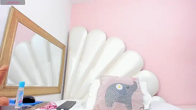 Snapshot of Ally_Parkeer_ chatting on 01/15/25, 06:29 Ally Parkeer online show from 01/15/25, 06:29