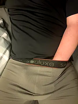 Snapshot of Dan8736 chatting on 10/24/25, 07:32 Dan8736 online show from 10/24/25, 07:32