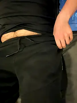 Snapshot of Dan8736 chatting on 11/06/25, 09:37 Dan8736 online show from 11/06/25, 09:37