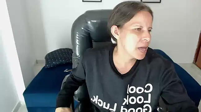 Milf karlye online show from 12/17/24, 03:17