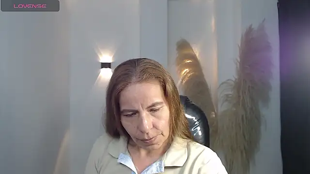 Snapshot of Milf_karlye chatting on 01/15/26, 01:32 Milf karlye online show from 01/15/26, 01:32