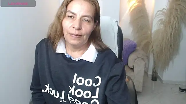 Snapshot of Milf_karlye chatting on 01/17/26, 01:43 Milf karlye online show from 01/17/26, 01:43