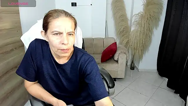 Snapshot of Milf_karlye chatting on 02/15/26, 04:31 Milf karlye online show from 02/15/26, 04:31