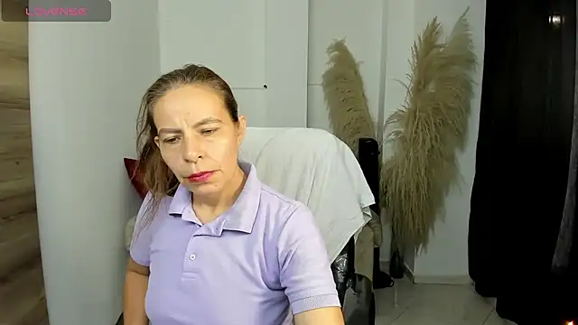 Snapshot of Milf_karlye chatting on 03/12/26, 11:44 Milf karlye online show from 03/12/26, 11:44