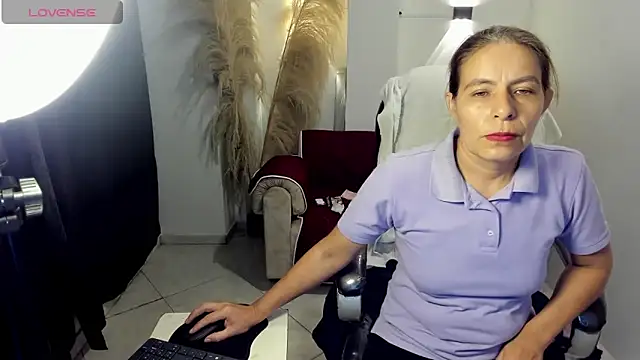 Milf karlye online show from 04/25/26, 02:14
