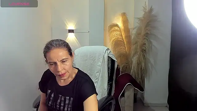 Milf karlye online show from 06/13/26, 03:15