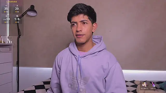 Snapshot of teobowny_ chatting on 11/18/25, 01:04 teobowny online show from 11/18/25, 01:04