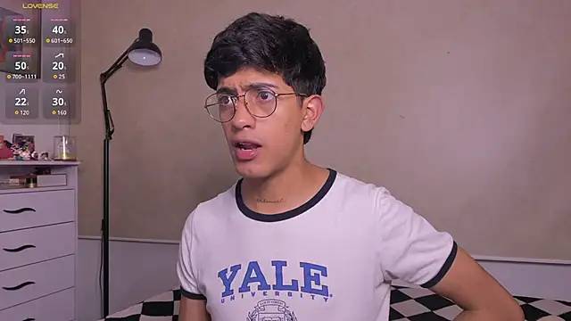 Snapshot of teobowny_ chatting on 11/21/25, 02:32 teobowny online show from 11/21/25, 02:32